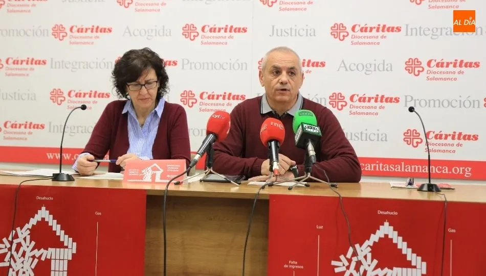 José Miguel Rodríguez, secretario general de Cáritas Salamanca, junto a Oliva Martín, coordinadora del área de Animación Comunitaria