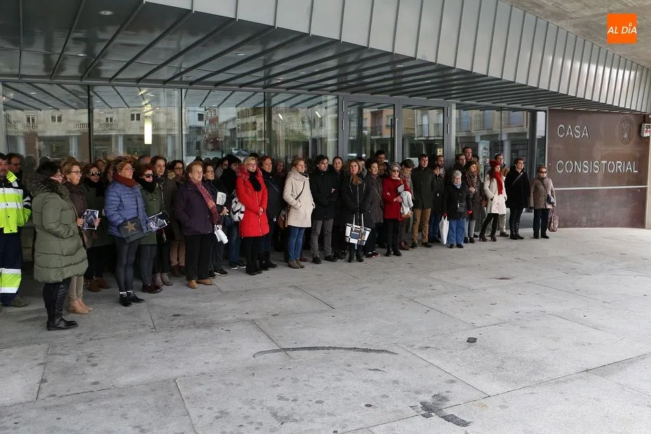 El acto se ha desarrollado a mediodía a la puerta del edificio consistorial de Guijuelo
