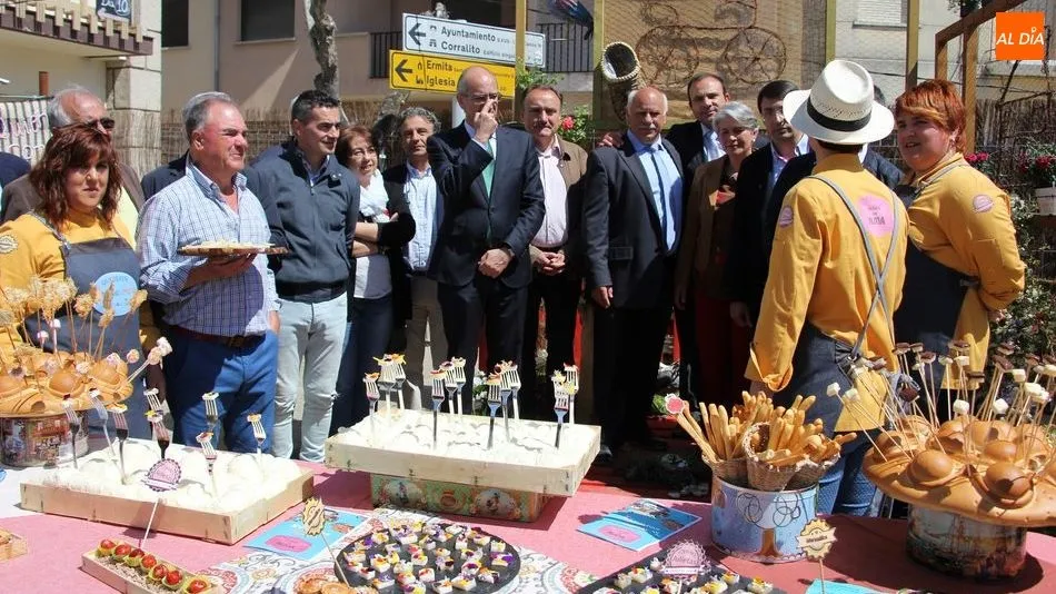 La pasada Feria del Queso en Hinojosa contó con la presencia tanto de autoridades provinciales como portuguesas