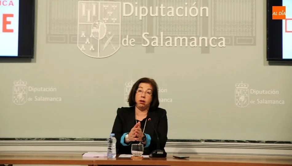 Rueda de prensa de la portavoz socialista en la Diputación de Salamanca, Carmen García. Foto de Alberto Martín