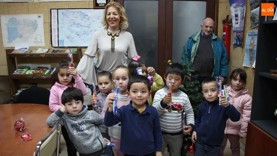 Todos los niños recibieron un detalle por parte de la Cínica El Zurguen