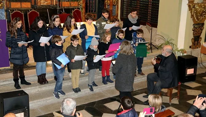 La iglesia de las Madres Carmelitas acogía el concierto de Navidad del Coro infantil y el Taller de Canto y Percusión
