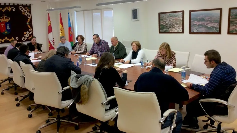 Un momento del pleno de Villares de la Reina