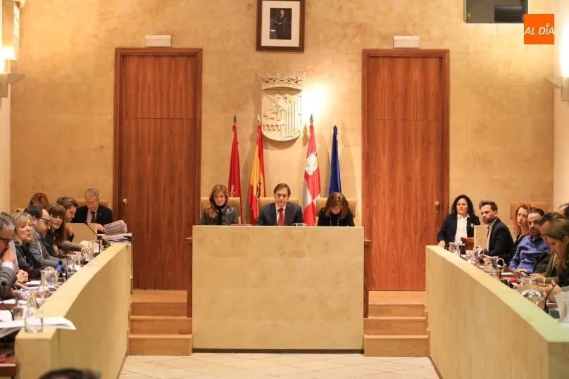 Pleno extraordinario que ha aprobado las ordenanzas fiscales de 2019. Fotos: Alberto Martín