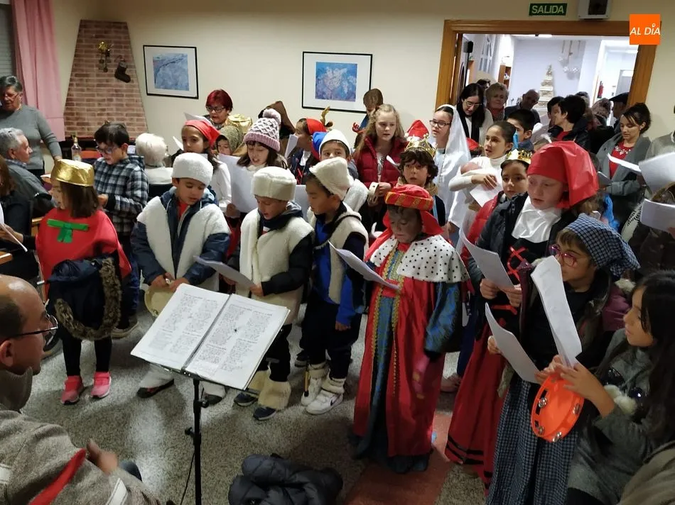 La residencia de mayores festeja la Navidad a ritmo de villancico
