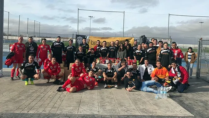 Bracamonte UDS y Veteranos de la UDS disputaban un partido benéfico en Peñaranda