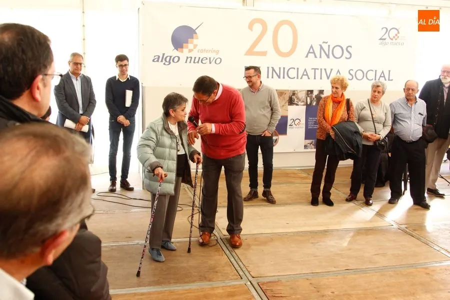 Emiliano Tapia, párroco del barrio de Buenos Aires e impulsor de esta empresa, en el centro. Foto de Lydia González