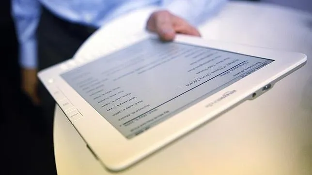 La OCU pide que se rebaje en España el IVA de los libros digitales al 4%  