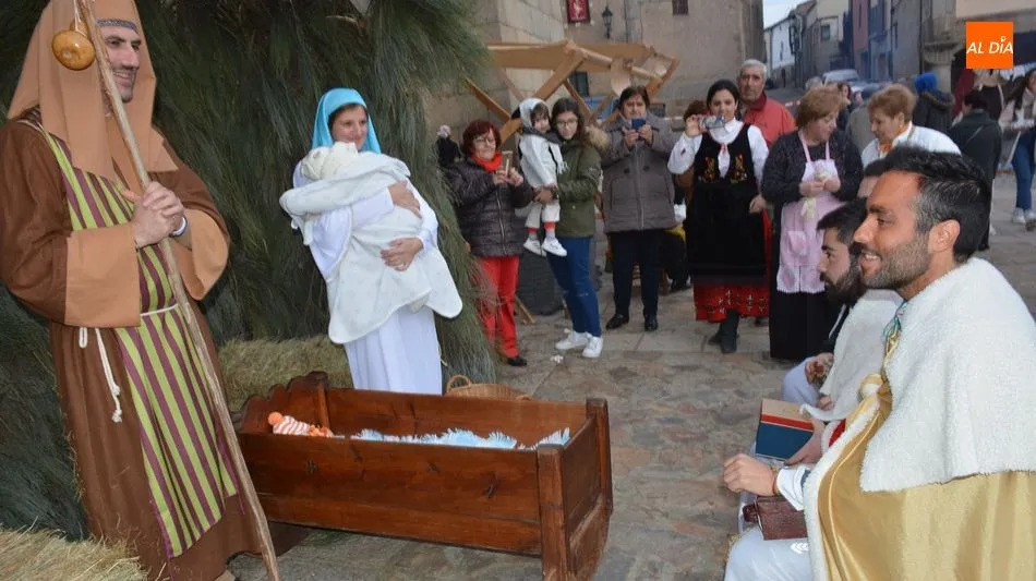 Los Reyes Magos visitaron al Niño en el portal de Belén / E. Corredera