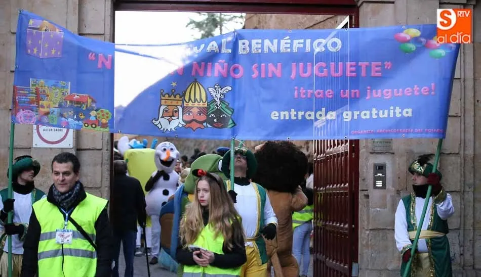 Inicio del desfile Ningún niño sin juguete del año anterior