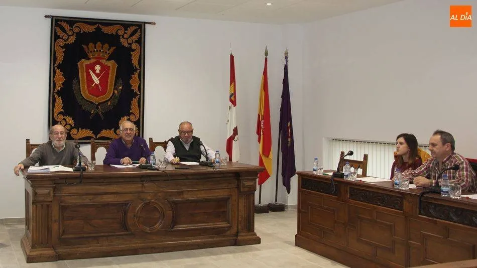 Desde el comienzo de la legislatura la oposición ha venido reclamando al equipo de Gobierno que abonara lo cobrado por las sepulturas