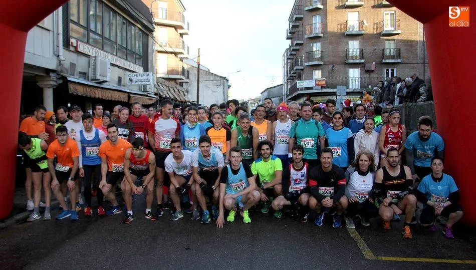 Los corredores de la carrera absoluta en la pasada edición de la San Silvestre / Archivo