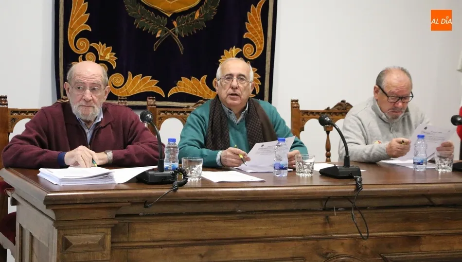 Germán Vicente (centro), alcalde de Vitigudino / CORRAL