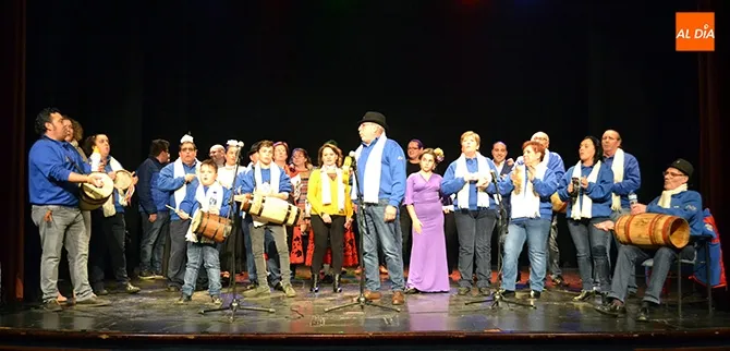 Diez artistas y butacas llenas de público protagonizaban el festival solidario de Navidad Una Sonrisa para Ainhoa