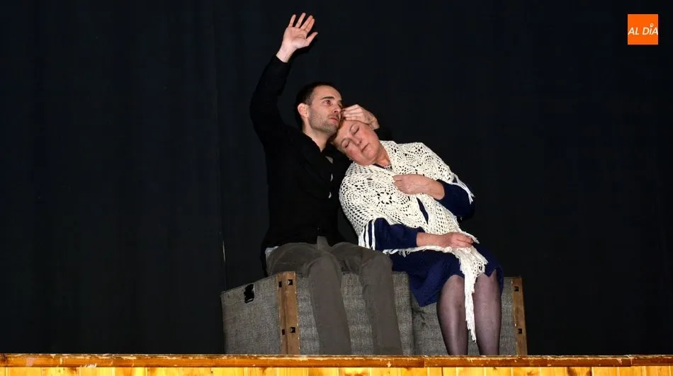 Los actores Prado Amor y Roberto Jifer ofrecieron una gran representación / E. Corredera