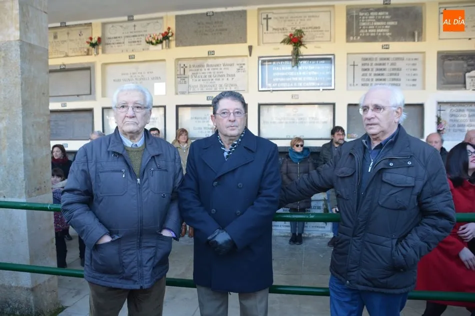 De izq. a dcha., Luis Calvo Rengel, Pablo Unamuno e Ignacio Francia, en el homenaje a Unamuno. Foto: Lydia González