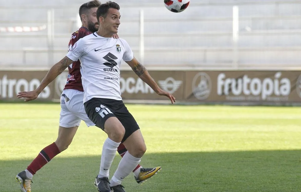 El defensa gaditano procede del Burgos adonde llegó el pasado verano. Foto: Santi Otero Correo de Burgos