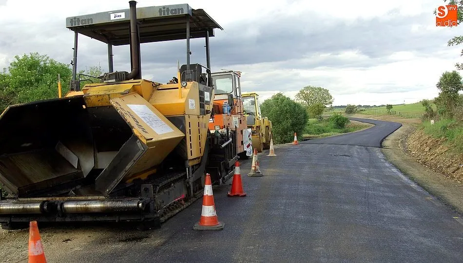 Estos trabajos incluyen desbroce, fresados y reposición del firme o limpieza de cunetas, entre otros