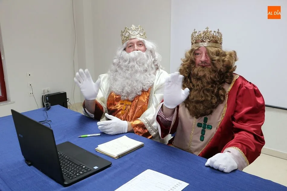Los niños contactan por videoconferencia con los Reyes Magos