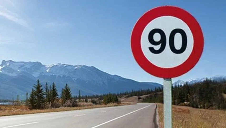 La máxima velocidad permitida en carreteras convencionales, 90 km/h
