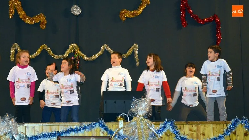 Los pequeños del club Abadengo Runnig ofrecieron una divertida actuación / E. Corredera