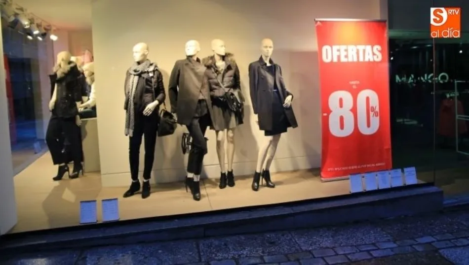 Las rebajas arrancan el lunes en pleno debate sobre su regulación