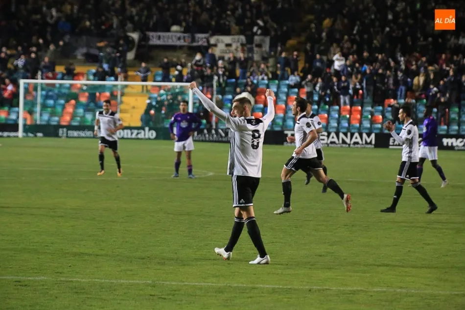 Sergio Molina festeja uno de los goles ante el Celta B / Alberto Martín
