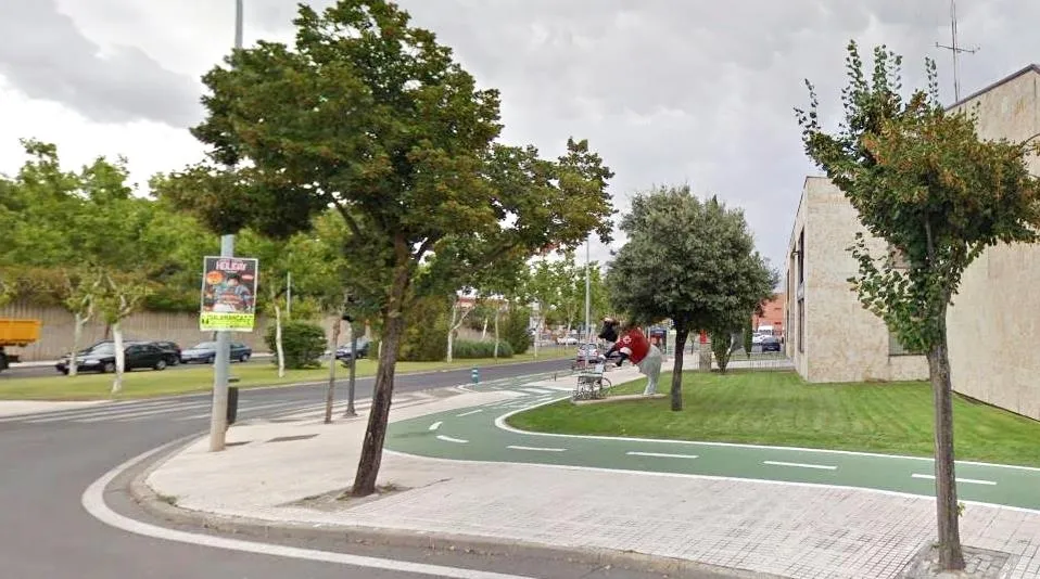 Tramo de la avenida de Salamanca, junto a la sede provincial de Cruz Roja