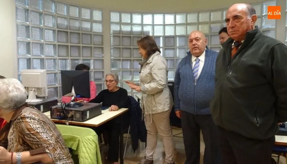 El objetivo de estos cursos de informática es contribuir al desarrollo personal y la autonomía de las personas mayores de Salamanca