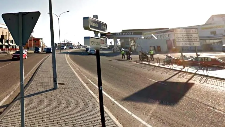 Acceso al polígono de los Villares, donde tenía lugar este siniestro