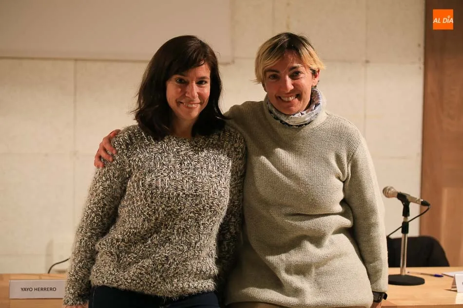 Yayo Herrera ( izquierda ) momentos previos a su conferencia / Foto: Alberto Martín.