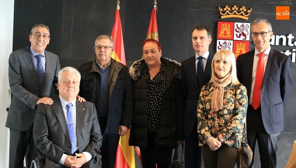 El secretario general de la Consejería de la Presidencia y comisionado para las Víctimas del Terrorismo, José Manuel Herrero, se ha reunido esta mañana con la directiva de la Asociación de Víctimas del Terrorismo de Castilla y León, encabezada por su pres