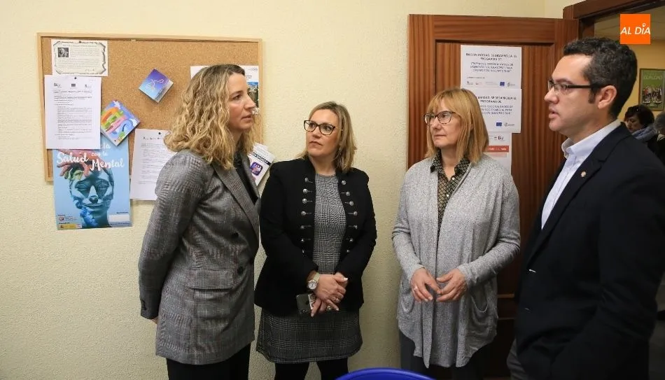 Visita de la consejera a la sede de AFAMC que cumplen 27 años. Fotos: Alberto Martín