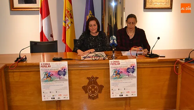 Carmen Ávila, alcaldesa de Peñaranda, y Pilar García, concejal de deportes, presentaban el II Cross Popular Ciudad de Peñaranda
