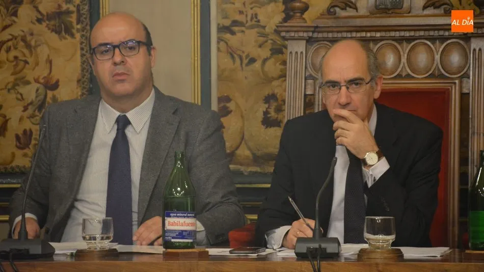 Carlos García Sierra, vicepresidente, y Javier Iglesias, presidente de la Diputación, en el último pleno