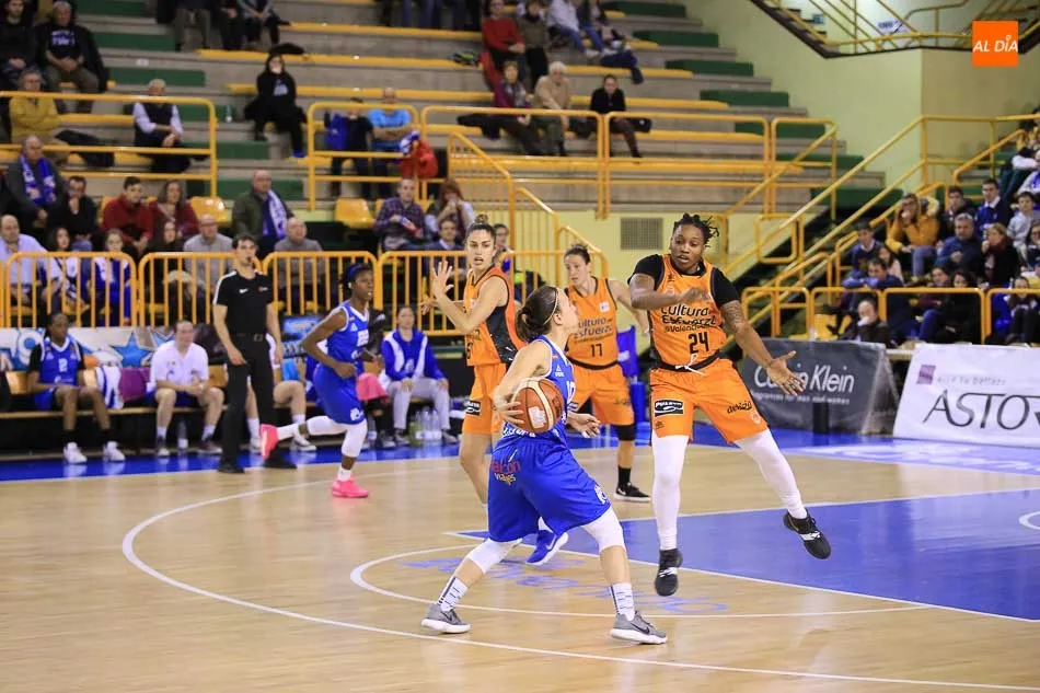 María Asurmendi, ante Valencia Basket