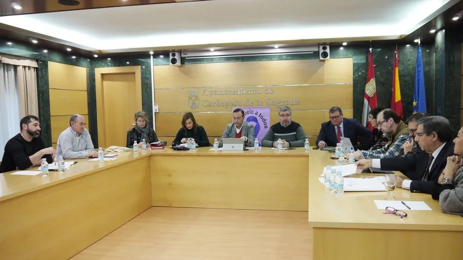 El pleno extraordinario de este viernes ha aprobado el contrato del servicio de limpieza