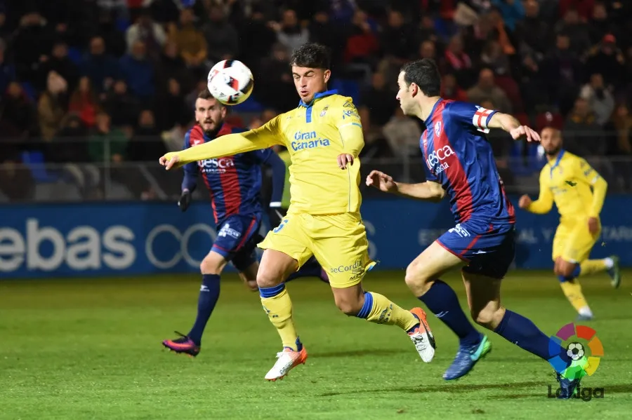 Asdrúbal Padrón controla un balón con Las Palmas / LaLiga