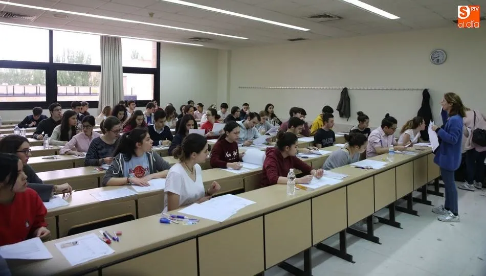 El proyecto de PGE contempla un aumento de la partida destinada a becas y ayudas al estudio