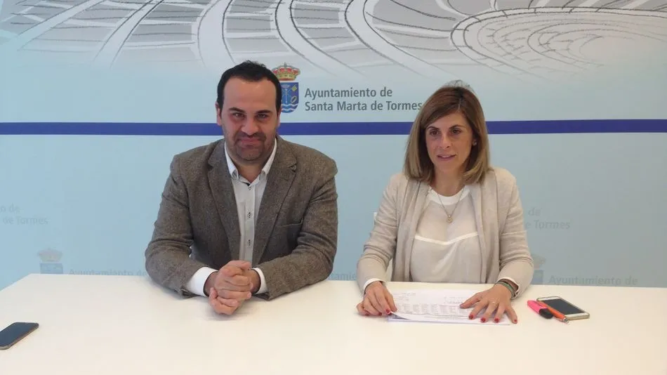 El alcalde, David Mingo, y la concejala de Economía, Chabela de la Torre