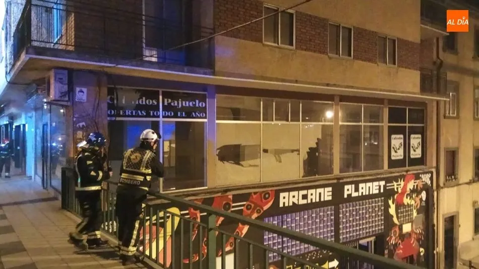 Efectivos de bomberos en la avenida de Portugal