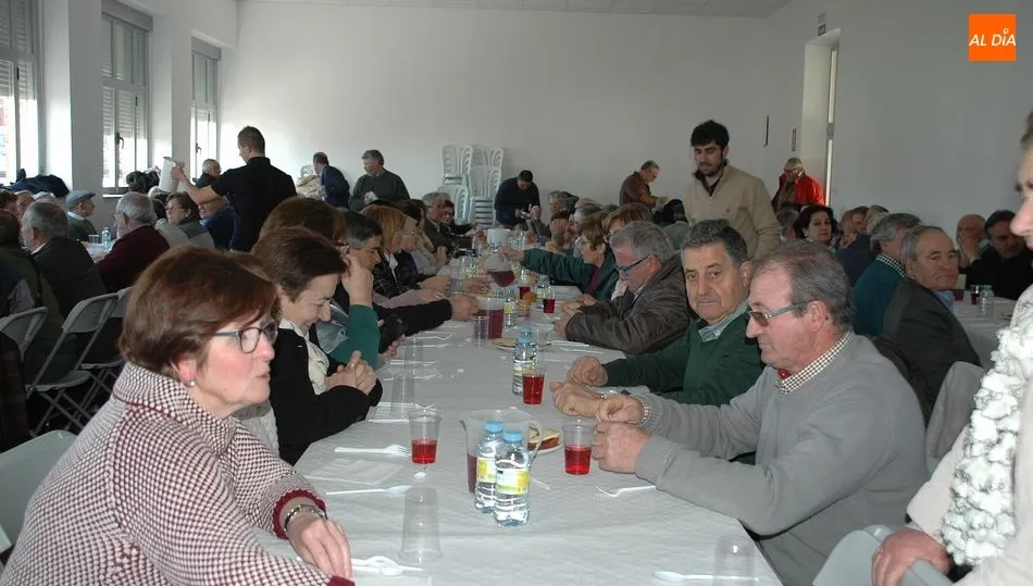 Además de los actos religiosos, los vecinos disfrutarán de una comida de confraternidad ofrecida por el Ayuntamiento / Archivo