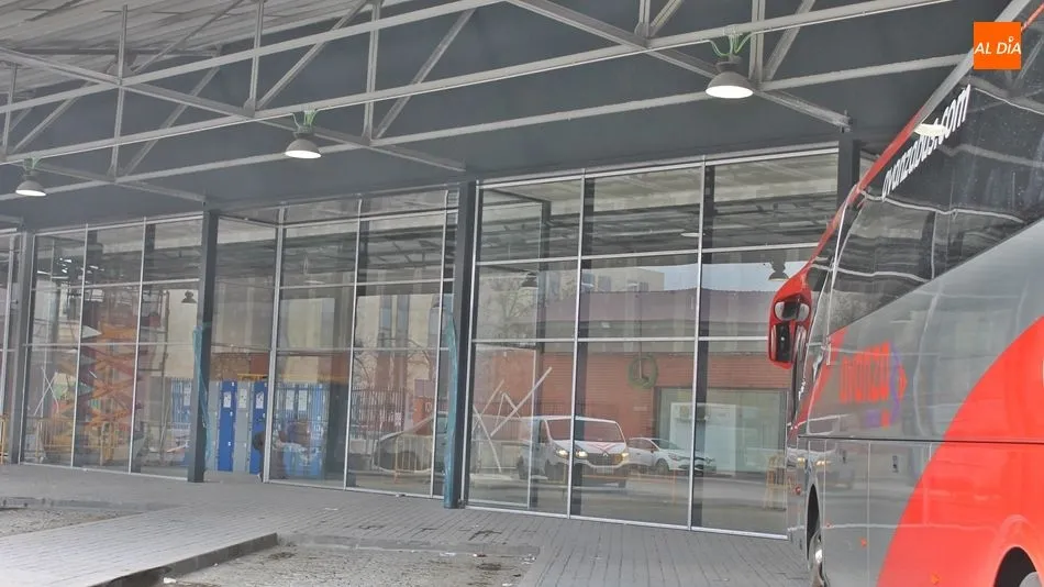 Las nuevas cristaleras en la zona de acceso a las dársenas de autobuses