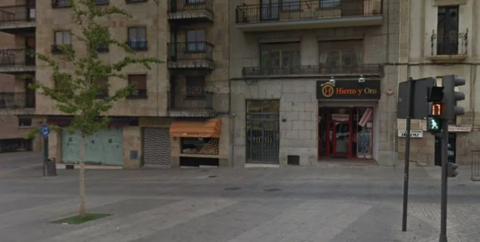 El accidente ha tenido lugar junto al número 55 de la calle Azafranal