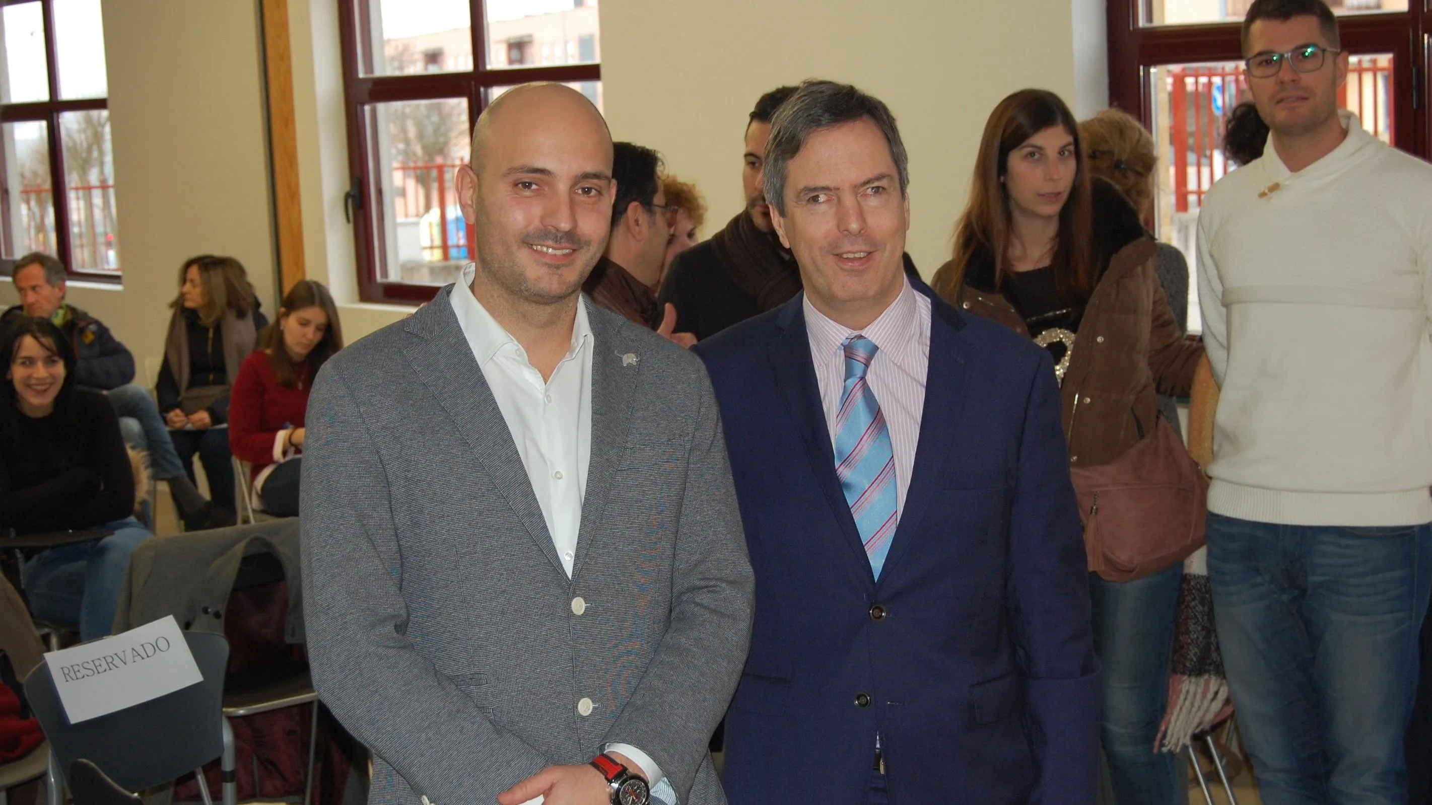 Jorge García, fundador y director general del grupo Ecotisa, junto al concejal de Economía, Empleo y Deportes del Ayuntamiento de Salamanca, Enrique Sánchez-Guijo