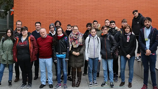Alumnos del IES Peñaranda participan en una nueva edición del programa Aula Empresa, que cuenta con financiación europea
