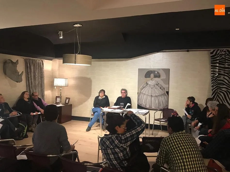 Una veintena de personas asistió a la primera reunión de AUPA en Salamanca