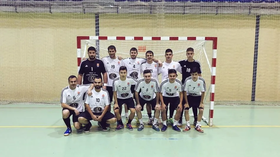 Los jugadores del Fuenterroble posan antes de un partido