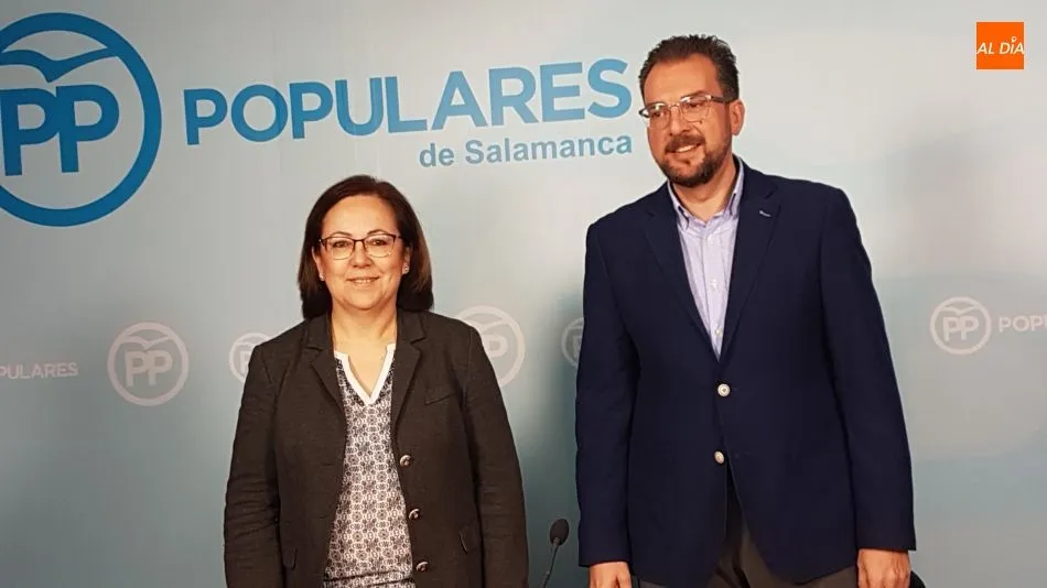 Los diputados María Jesús Moro y Bienvenido de Arriba