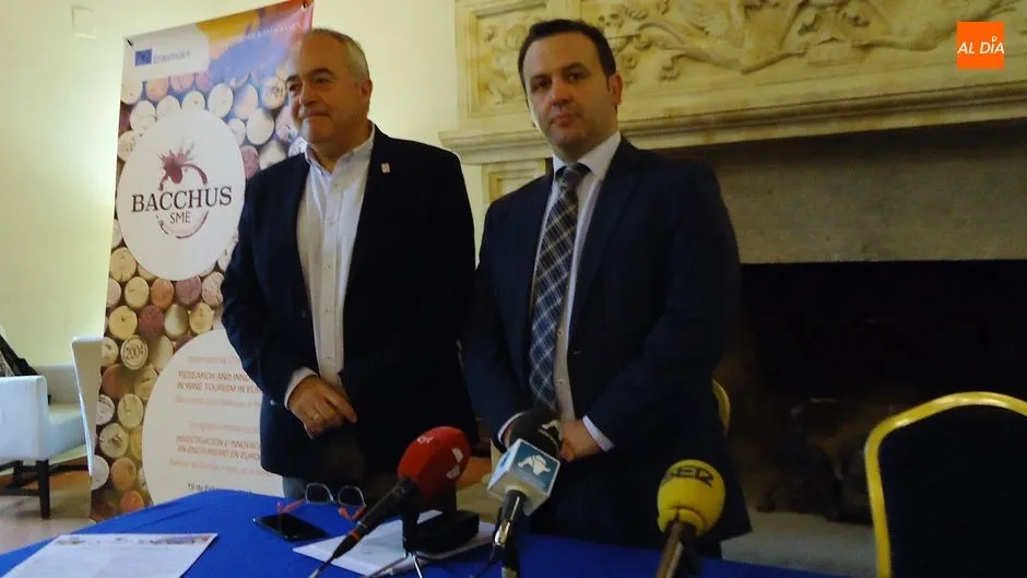 Javier Melgosa, izquierda, y Javier García Hidalgo, en la presentación del congreso de enoturismo